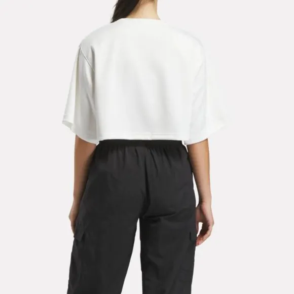 boxy_cropped_jersey_2.webp Tops & T-shirts^Reebok Boxy Cropped Jersey Chalk